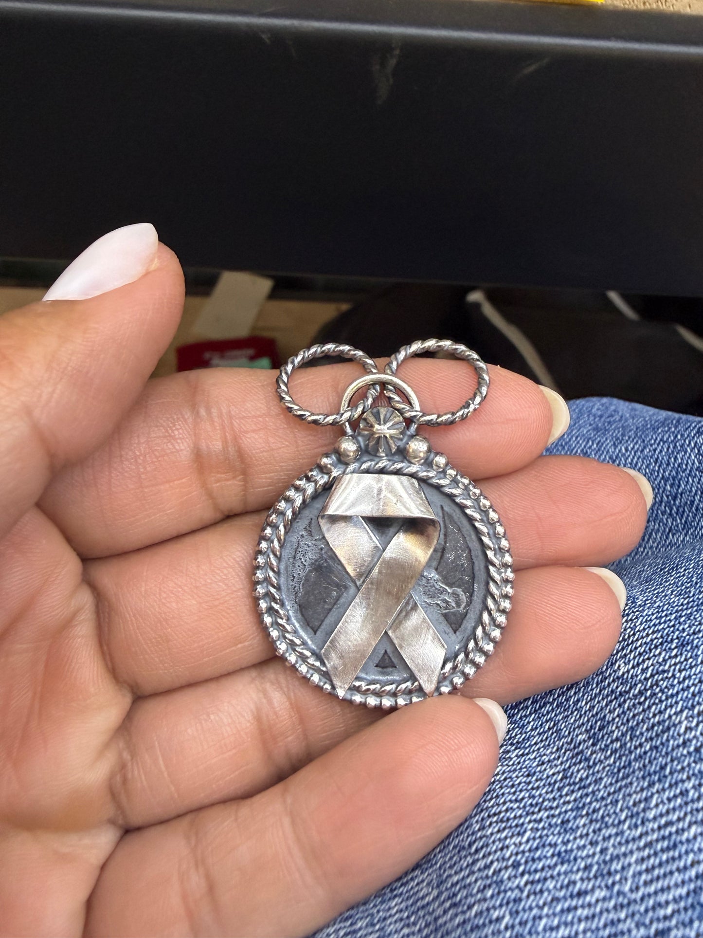 Stacey S Cancer ribbon Pendo