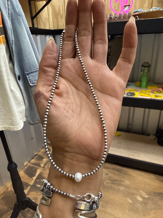 Vom machine made choker with fresh water pearl