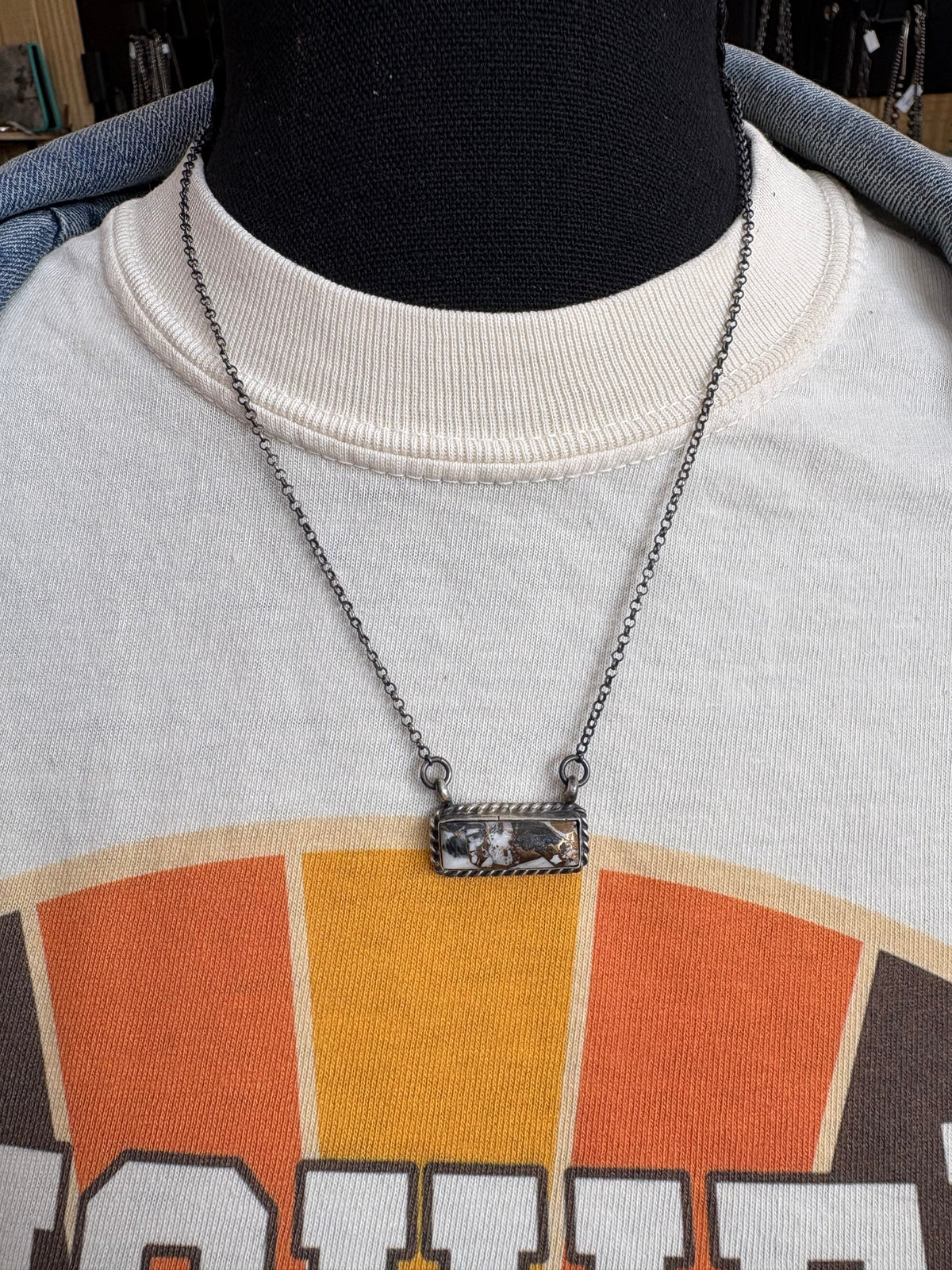 21. Augustine Largo bar necklace